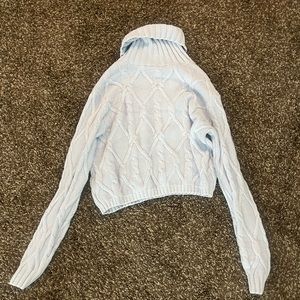 brand: hollister, size: M, color: blue